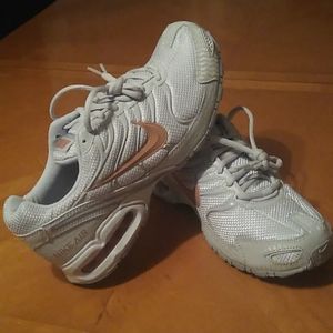 NWOT Nike shoes